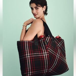 🌹 Victoria’s Secret Stylish Black and Red Plaid Tote Bag